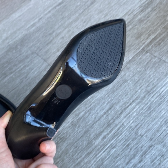 MK black leather pumps NWOT - Picture 4 of 6